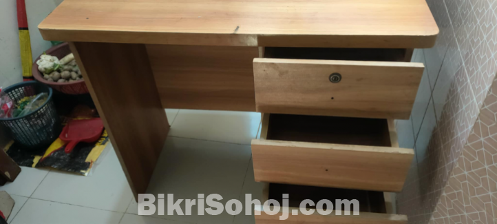 Computer Table Sell